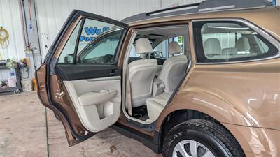 2012 Subaru Outback 2.5i   - Photo 12 - Butler, PA 16001