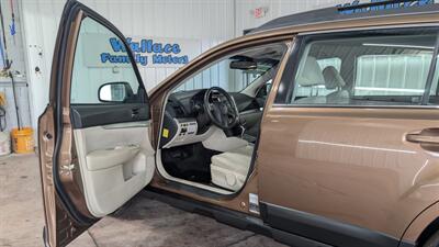 2012 Subaru Outback 2.5i   - Photo 10 - Butler, PA 16001