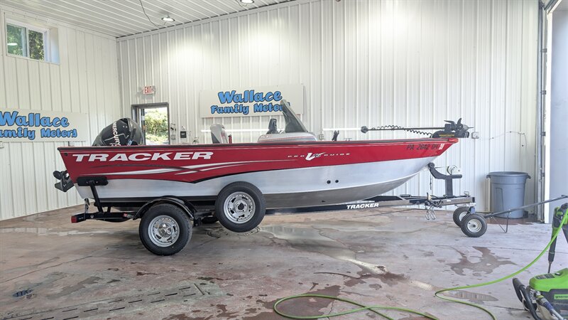 2012 TRACKER PROGUIDE V16   - Photo 1 - Butler, PA 16001