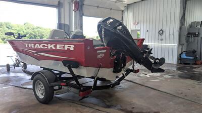 2012 TRACKER PROGUIDE V16   - Photo 6 - Butler, PA 16001