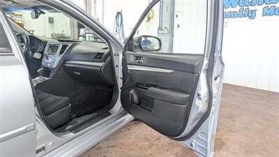 2014 Subaru Legacy 2.5i Premium   - Photo 14 - Butler, PA 16001