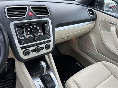 2015 Volkswagen Eos Komfort Edition SULEV   - Photo 10 - Butler, PA 16001