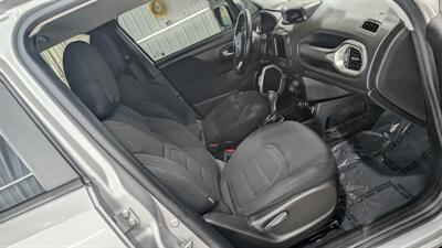 2019 Jeep Renegade Latitude   - Photo 15 - Butler, PA 16001