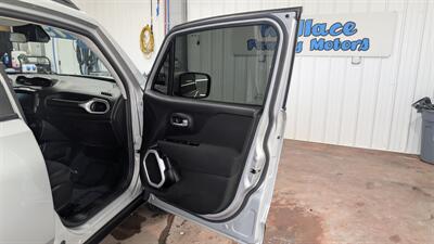 2019 Jeep Renegade Latitude   - Photo 14 - Butler, PA 16001