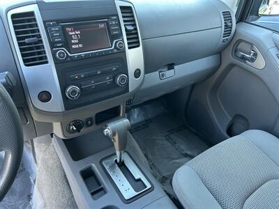 2017 Nissan Frontier SV Crew Cab 4X4   - Photo 10 - Butler, PA 16001