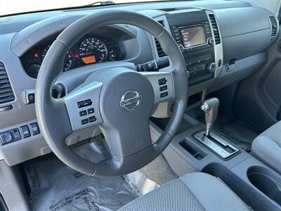 2017 Nissan Frontier SV Crew Cab 4X4   - Photo 9 - Butler, PA 16001