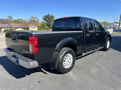 2017 Nissan Frontier SV Crew Cab 4X4   - Photo 6 - Butler, PA 16001