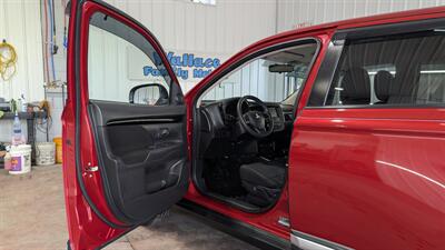2019 Mitsubishi Outlander SE   - Photo 10 - Butler, PA 16001