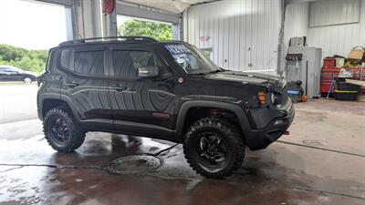 2017 Jeep Renegade Trailhawk   - Photo 5 - Butler, PA 16001