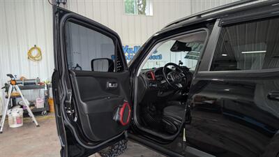2017 Jeep Renegade Trailhawk   - Photo 10 - Butler, PA 16001