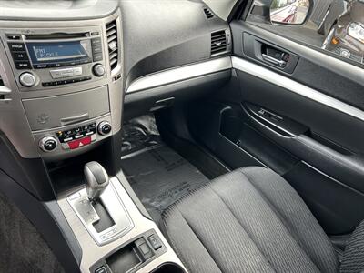 2012 Subaru Outback 2.5i Premium   - Photo 10 - Butler, PA 16001