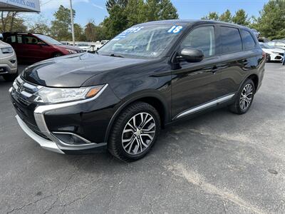 2018 Mitsubishi Outlander ES  4X4 - Photo 2 - Butler, PA 16001