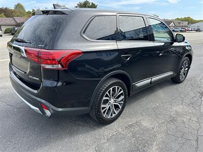 2018 Mitsubishi Outlander ES  4X4 - Photo 5 - Butler, PA 16001