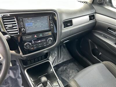 2018 Mitsubishi Outlander ES  4X4 - Photo 9 - Butler, PA 16001