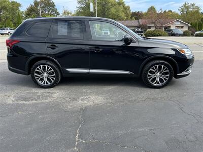 2018 Mitsubishi Outlander ES  4X4 - Photo 4 - Butler, PA 16001