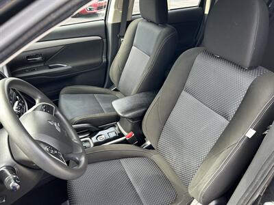 2018 Mitsubishi Outlander ES  4X4 - Photo 10 - Butler, PA 16001
