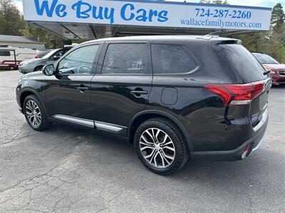 2018 Mitsubishi Outlander ES  4X4 - Photo 3 - Butler, PA 16001