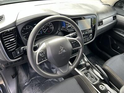 2018 Mitsubishi Outlander ES  4X4 - Photo 8 - Butler, PA 16001