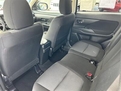 2018 Mitsubishi Outlander ES  4X4 - Photo 13 - Butler, PA 16001