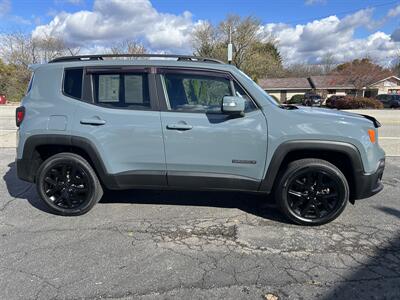 2017 Jeep Renegade Latitude  4X4 - Photo 4 - Butler, PA 16001