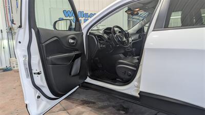 2019 Jeep Cherokee Altitude   - Photo 10 - Butler, PA 16001