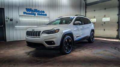 2019 Jeep Cherokee Altitude   - Photo 2 - Butler, PA 16001