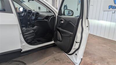2019 Jeep Cherokee Altitude   - Photo 14 - Butler, PA 16001