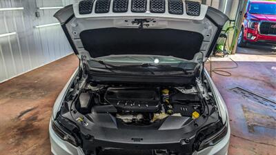 2019 Jeep Cherokee Altitude   - Photo 8 - Butler, PA 16001