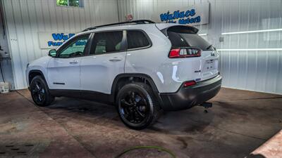 2019 Jeep Cherokee Altitude   - Photo 3 - Butler, PA 16001
