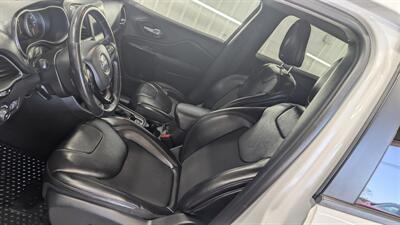 2019 Jeep Cherokee Altitude   - Photo 11 - Butler, PA 16001