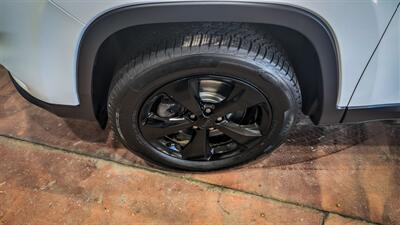 2019 Jeep Cherokee Altitude   - Photo 9 - Butler, PA 16001