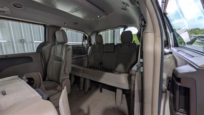 2014 Chrysler Town and Country Touring-L   - Photo 13 - Butler, PA 16001