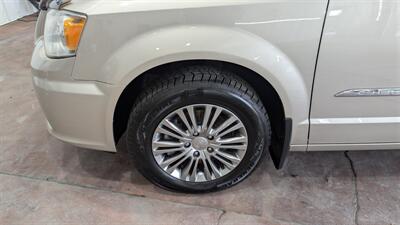 2014 Chrysler Town and Country Touring-L   - Photo 8 - Butler, PA 16001