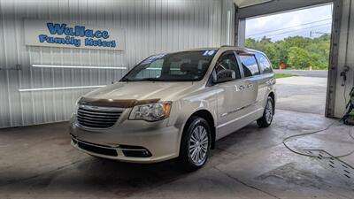 2014 Chrysler Town and Country Touring-L   - Photo 2 - Butler, PA 16001
