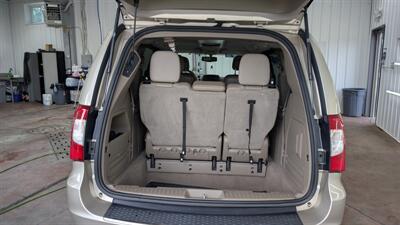 2014 Chrysler Town and Country Touring-L   - Photo 18 - Butler, PA 16001