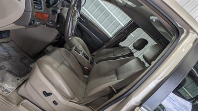 2014 Chrysler Town and Country Touring-L   - Photo 11 - Butler, PA 16001