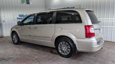 2014 Chrysler Town and Country Touring-L   - Photo 3 - Butler, PA 16001