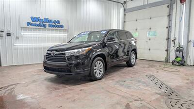 2016 Toyota Highlander LE   - Photo 2 - Butler, PA 16001