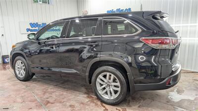 2016 Toyota Highlander LE   - Photo 3 - Butler, PA 16001