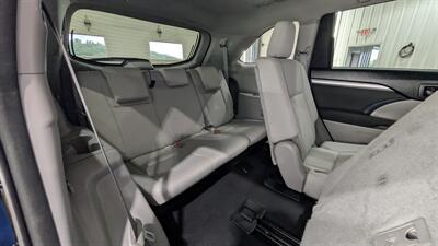 2016 Toyota Highlander LE   - Photo 19 - Butler, PA 16001
