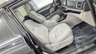 2016 Toyota Highlander LE   - Photo 16 - Butler, PA 16001