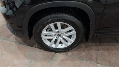 2016 Toyota Highlander LE   - Photo 8 - Butler, PA 16001