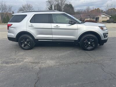 2017 Ford Explorer XLT   - Photo 4 - Butler, PA 16001