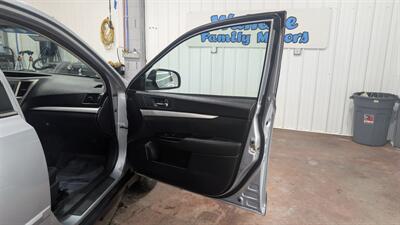 2014 Subaru Outback 2.5i Premium   - Photo 14 - Butler, PA 16001