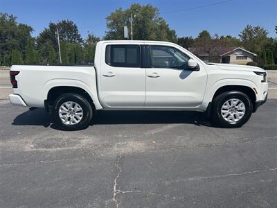 2022 Nissan Frontier SV  4X4 - Photo 4 - Butler, PA 16001