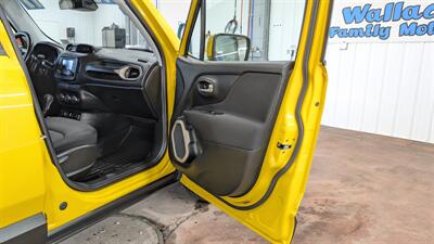 2017 Jeep Renegade Latitude   - Photo 14 - Butler, PA 16001