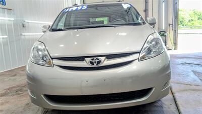 2010 Toyota Sienna XLE   - Photo 7 - Butler, PA 16001