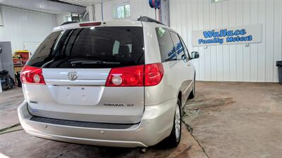 2010 Toyota Sienna XLE   - Photo 4 - Butler, PA 16001
