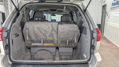 2010 Toyota Sienna XLE   - Photo 18 - Butler, PA 16001