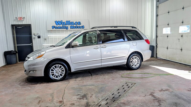 2010 Toyota Sienna XLE  
